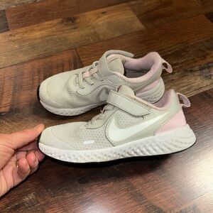 Nike Kids Sneakers in Light Pink and White